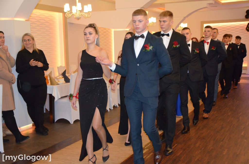 Tak się bawią na studniówce uczniowie Szkoły Mistrzostwa Sportowego w Głogowie