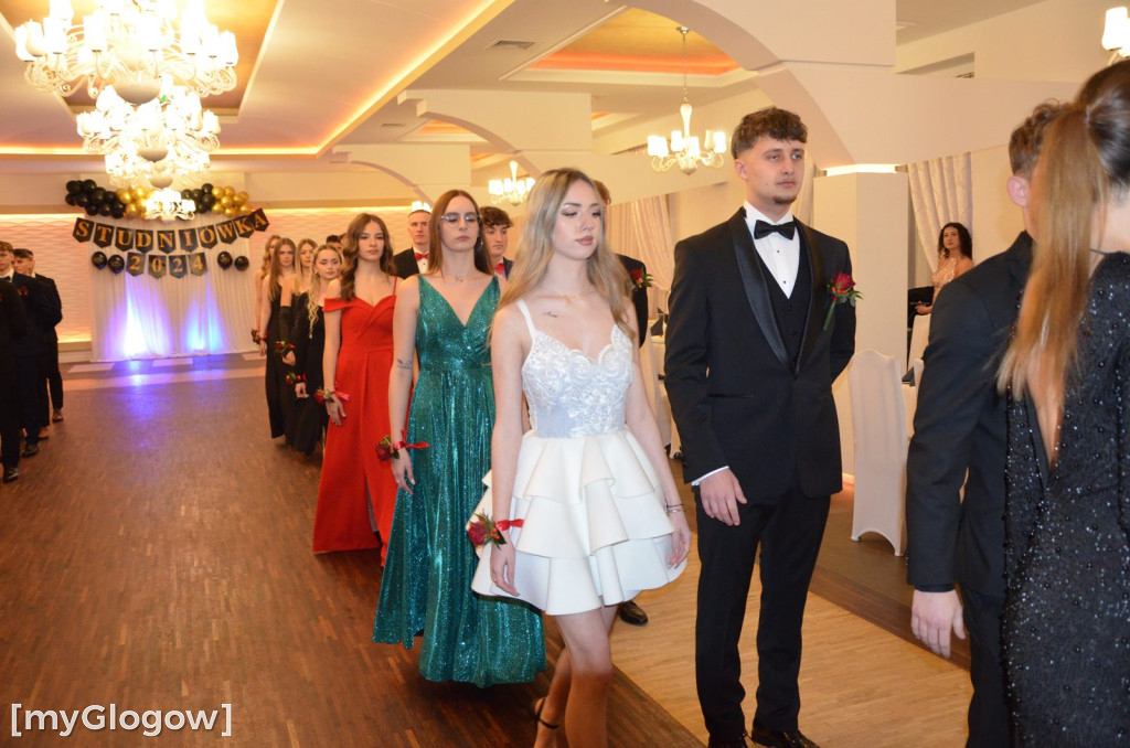 Tak się bawią na studniówce uczniowie Szkoły Mistrzostwa Sportowego w Głogowie