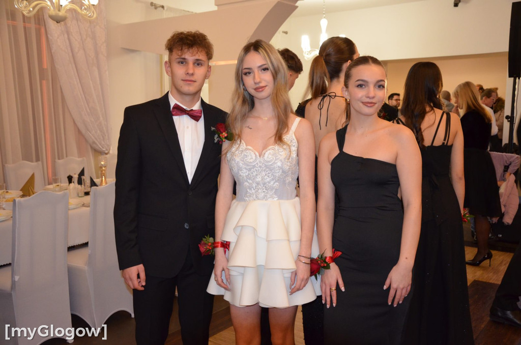 Tak się bawią na studniówce uczniowie Szkoły Mistrzostwa Sportowego w Głogowie