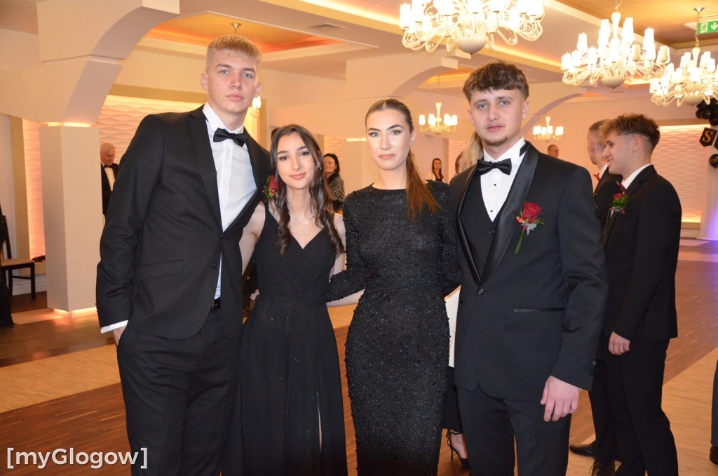 Tak się bawią na studniówce uczniowie Szkoły Mistrzostwa Sportowego w Głogowie