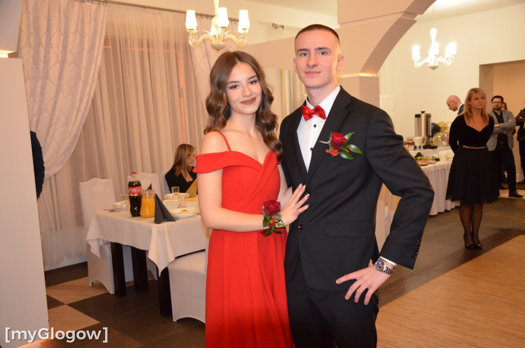 Tak się bawią na studniówce uczniowie Szkoły Mistrzostwa Sportowego w Głogowie