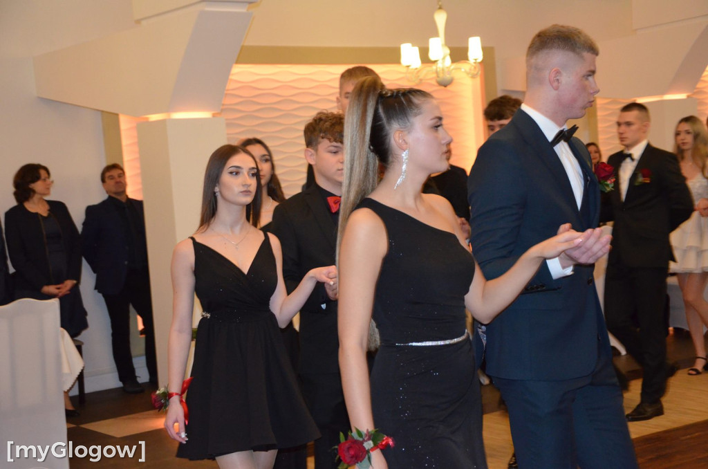 Tak się bawią na studniówce uczniowie Szkoły Mistrzostwa Sportowego w Głogowie