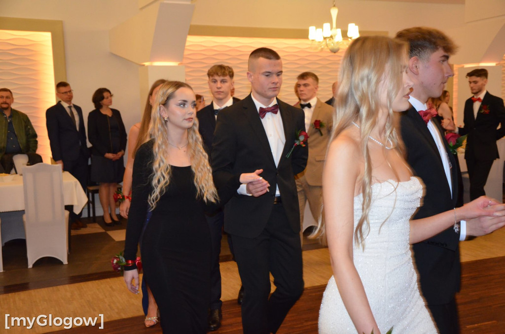 Tak się bawią na studniówce uczniowie Szkoły Mistrzostwa Sportowego w Głogowie
