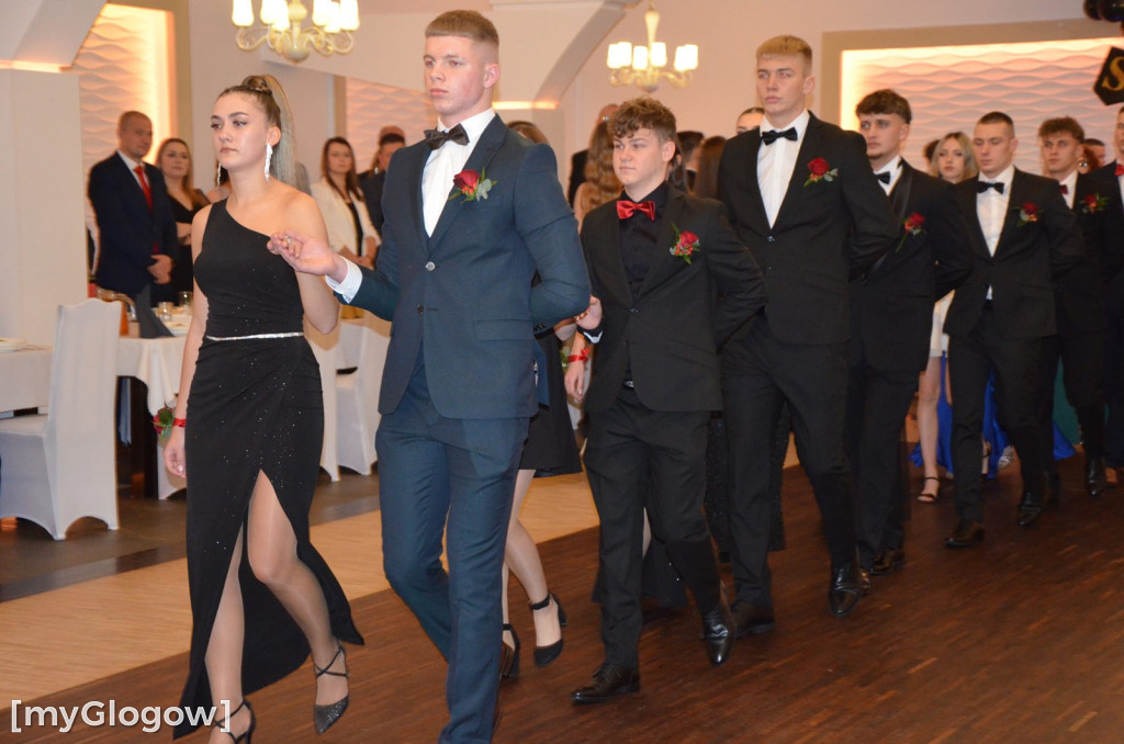 Tak się bawią na studniówce uczniowie Szkoły Mistrzostwa Sportowego w Głogowie