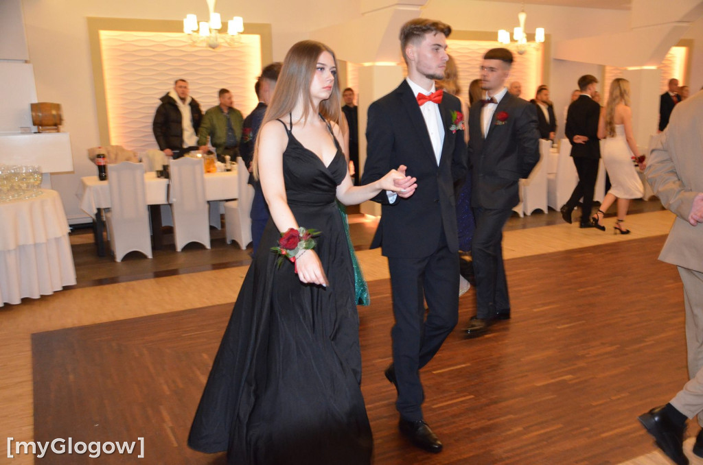 Tak się bawią na studniówce uczniowie Szkoły Mistrzostwa Sportowego w Głogowie