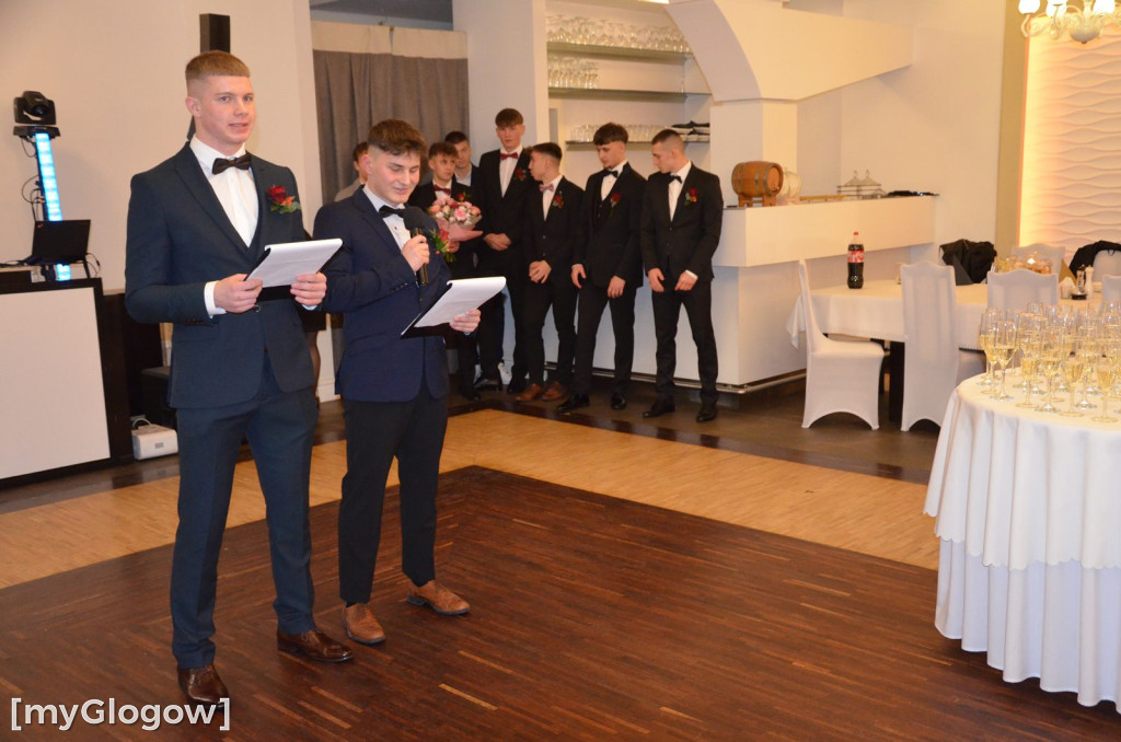 Tak się bawią na studniówce uczniowie Szkoły Mistrzostwa Sportowego w Głogowie