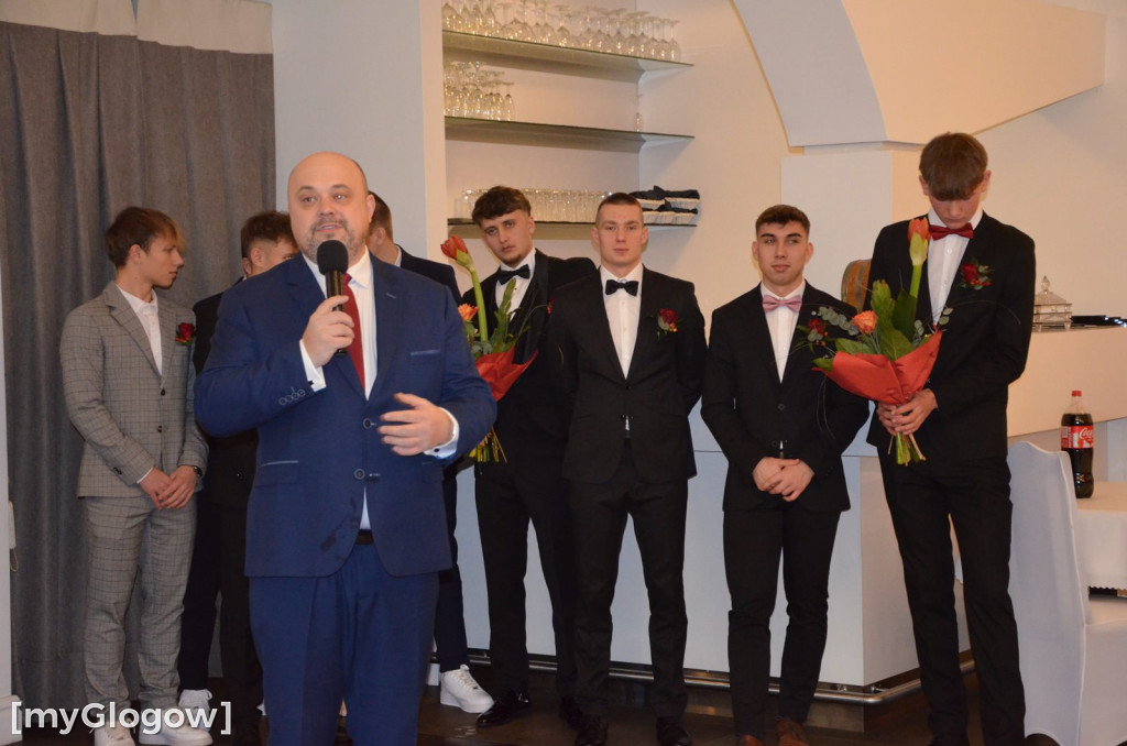 Tak się bawią na studniówce uczniowie Szkoły Mistrzostwa Sportowego w Głogowie