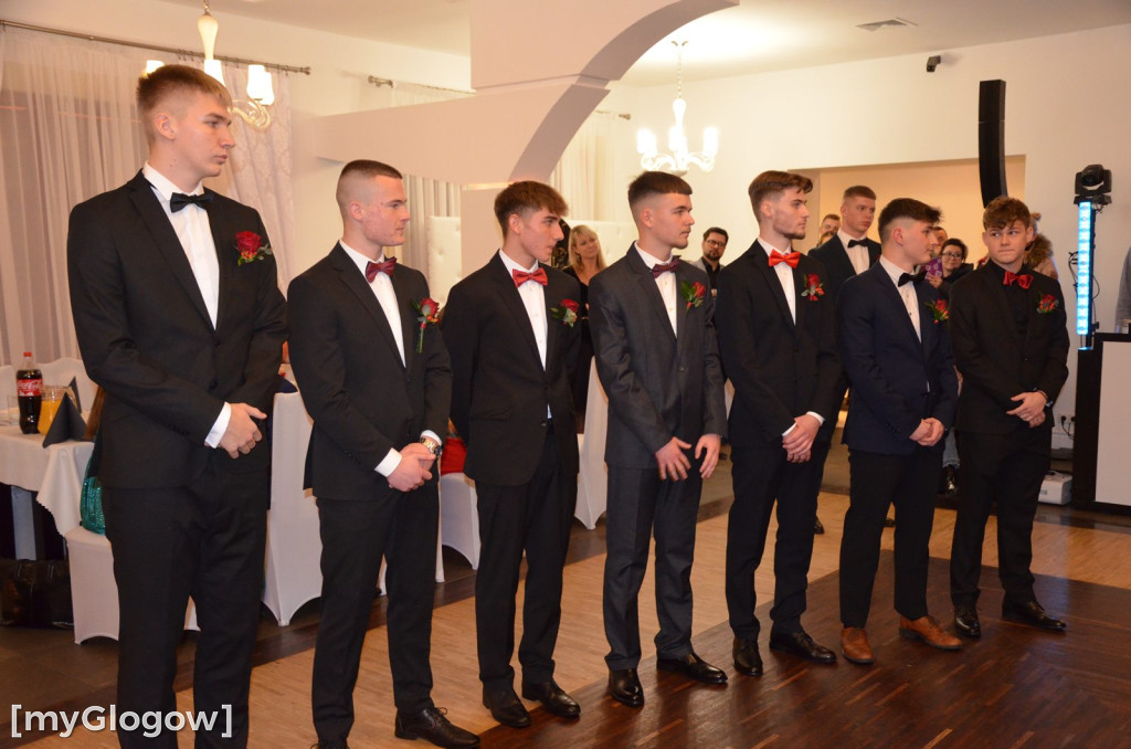 Tak się bawią na studniówce uczniowie Szkoły Mistrzostwa Sportowego w Głogowie
