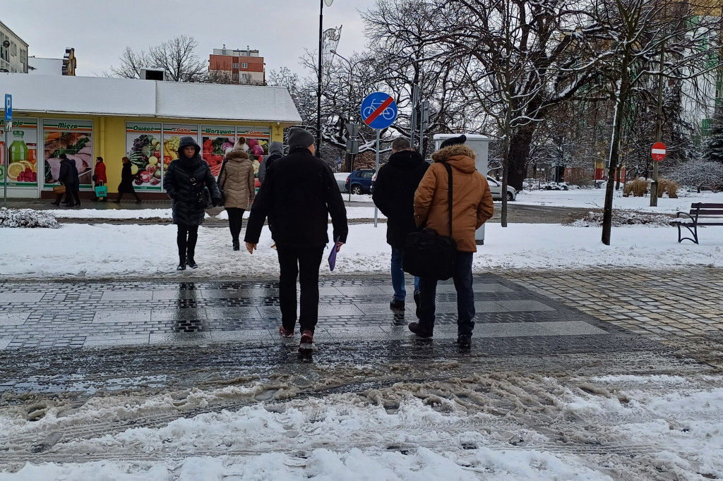 GPK odśnieża, ale efekty są mizerne