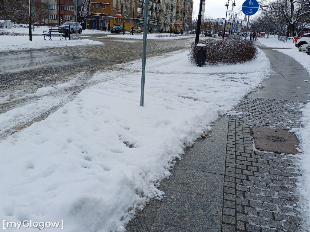 GPK odśnieża, ale efekty są mizerne
