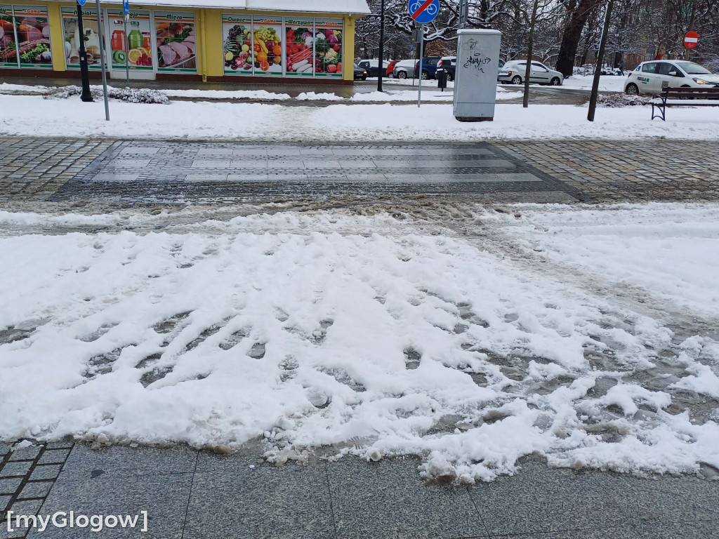 GPK odśnieża, ale efekty są mizerne