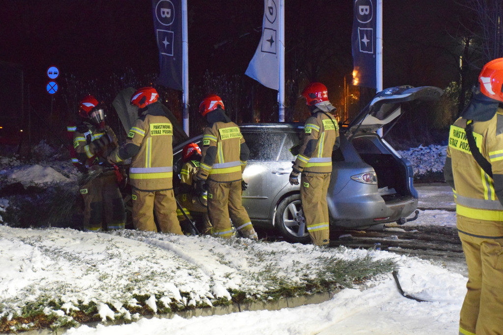 Mazda 6 paliła się na wjeździe do Głogowa