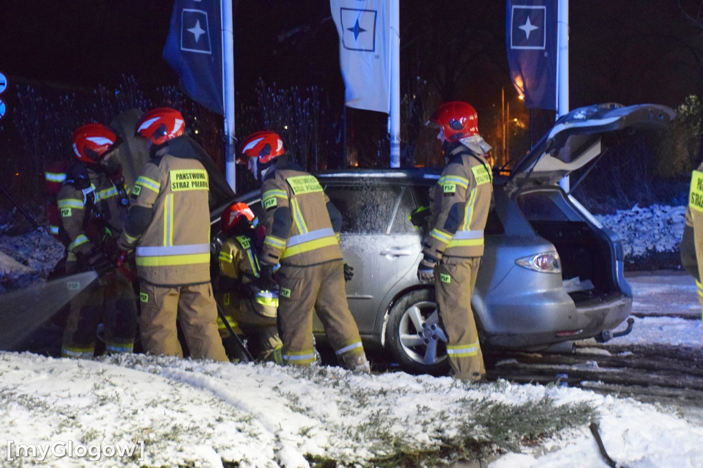 Mazda 6 paliła się na wjeździe do Głogowa