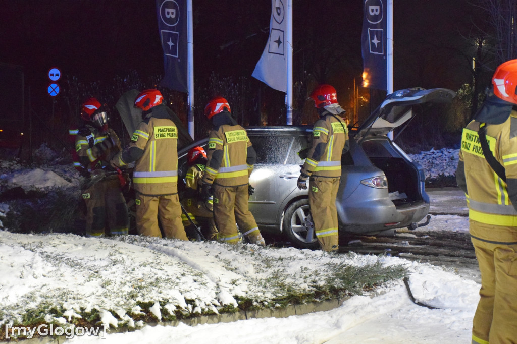 Mazda 6 paliła się na wjeździe do Głogowa