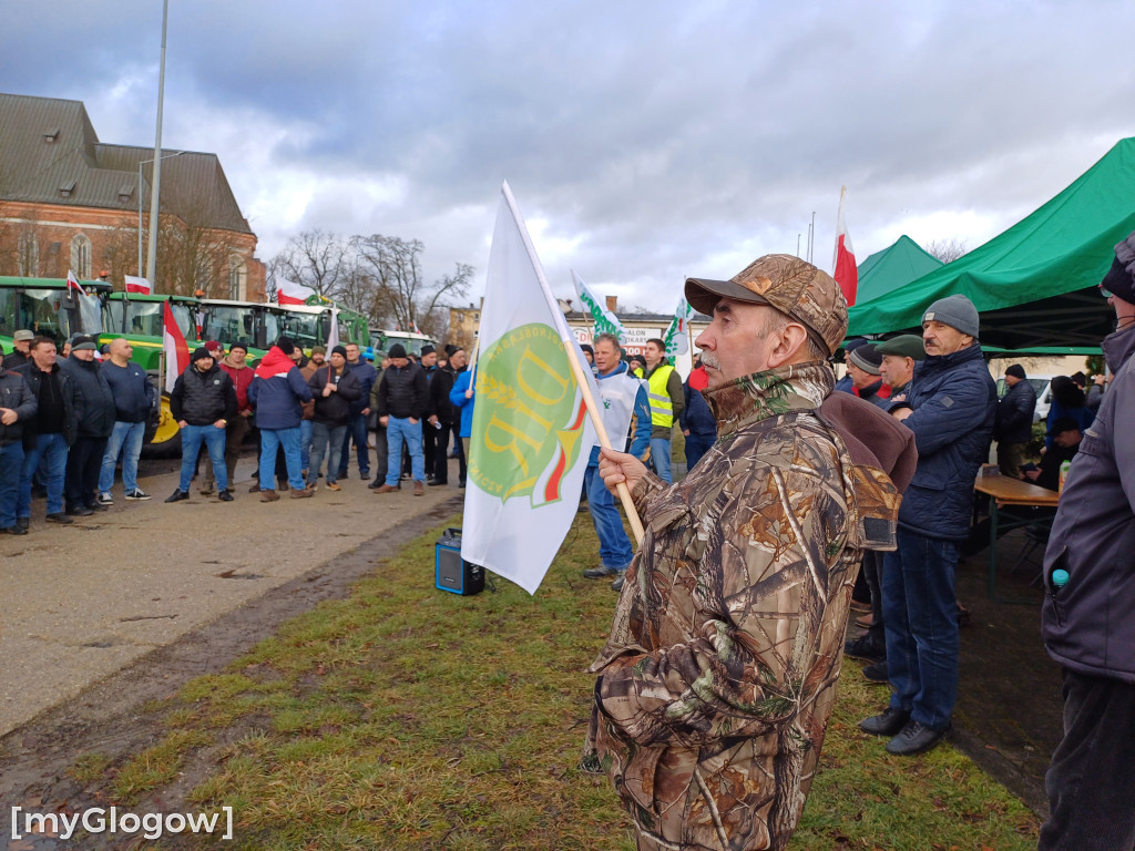 Ponad 200 rolników i 100 ciągników w Głogowie. Dwa razy więcej niż zapowiadali