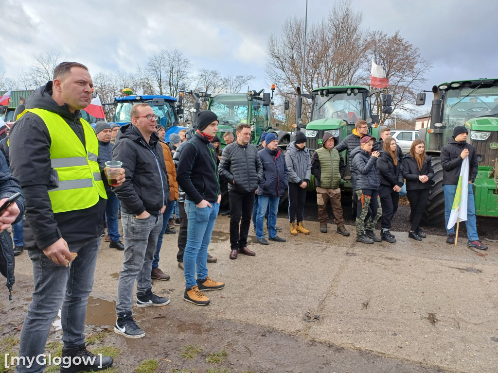 Ponad 200 rolników i 100 ciągników w Głogowie. Dwa razy więcej niż zapowiadali