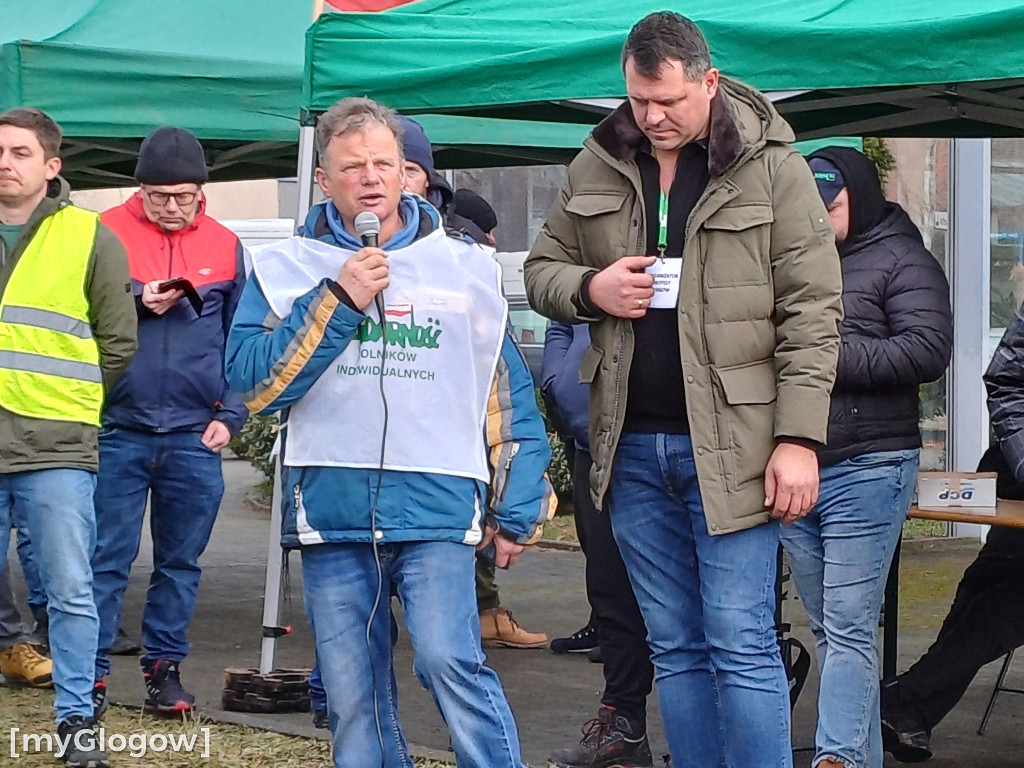 Ponad 200 rolników i 100 ciągników w Głogowie. Dwa razy więcej niż zapowiadali