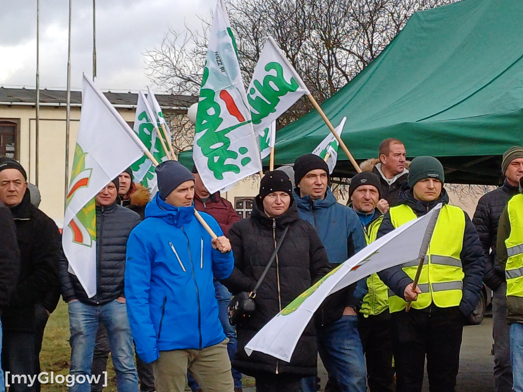 Ponad 200 rolników i 100 ciągników w Głogowie. Dwa razy więcej niż zapowiadali