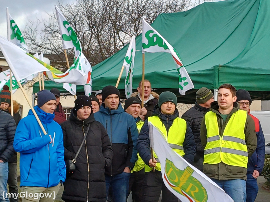 Ponad 200 rolników i 100 ciągników w Głogowie. Dwa razy więcej niż zapowiadali