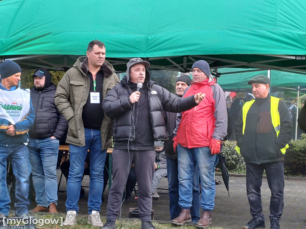 Ponad 200 rolników i 100 ciągników w Głogowie. Dwa razy więcej niż zapowiadali