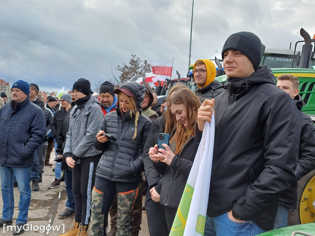 Ponad 200 rolników i 100 ciągników w Głogowie. Dwa razy więcej niż zapowiadali
