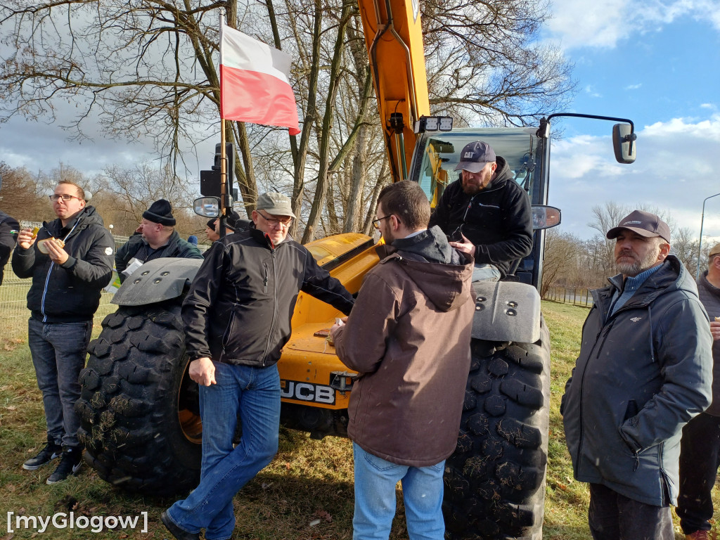 Ponad 200 rolników i 100 ciągników w Głogowie. Dwa razy więcej niż zapowiadali