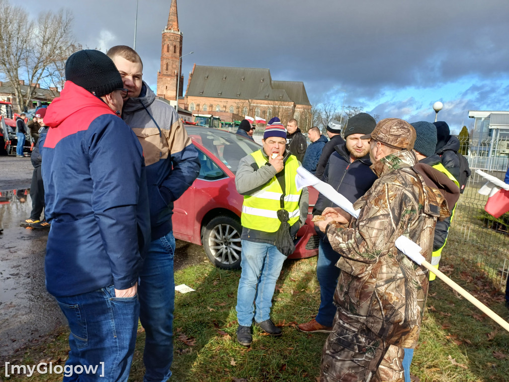 Ponad 200 rolników i 100 ciągników w Głogowie. Dwa razy więcej niż zapowiadali