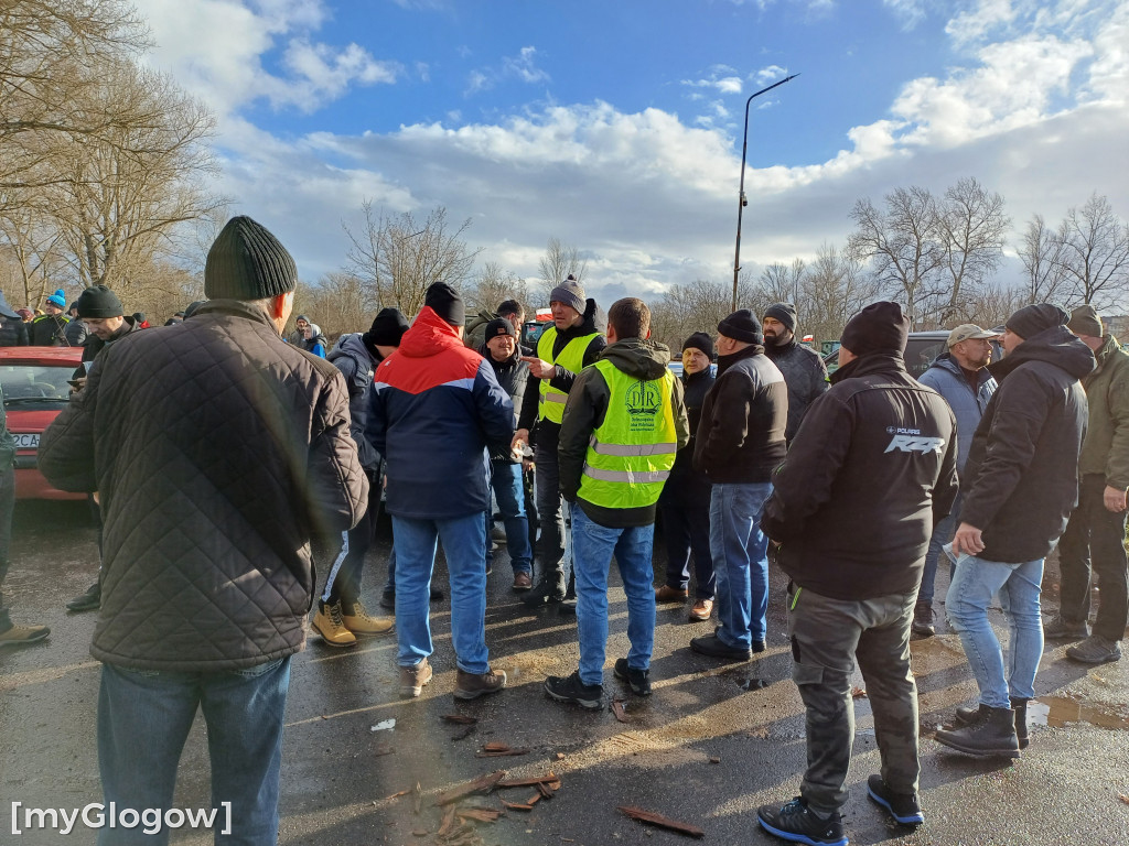 Ponad 200 rolników i 100 ciągników w Głogowie. Dwa razy więcej niż zapowiadali