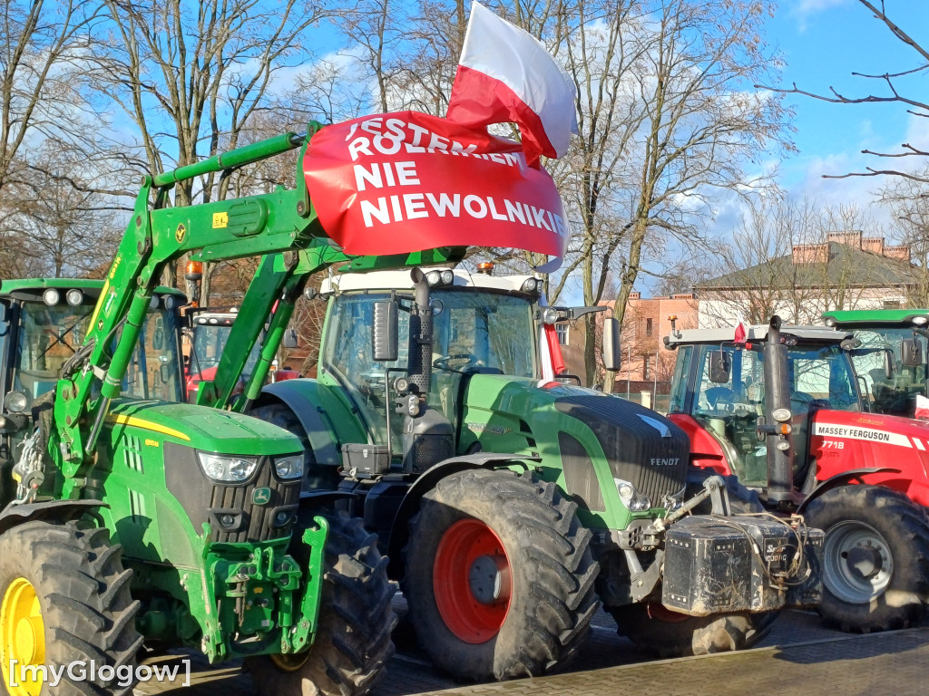 Ponad 200 rolników i 100 ciągników w Głogowie. Dwa razy więcej niż zapowiadali