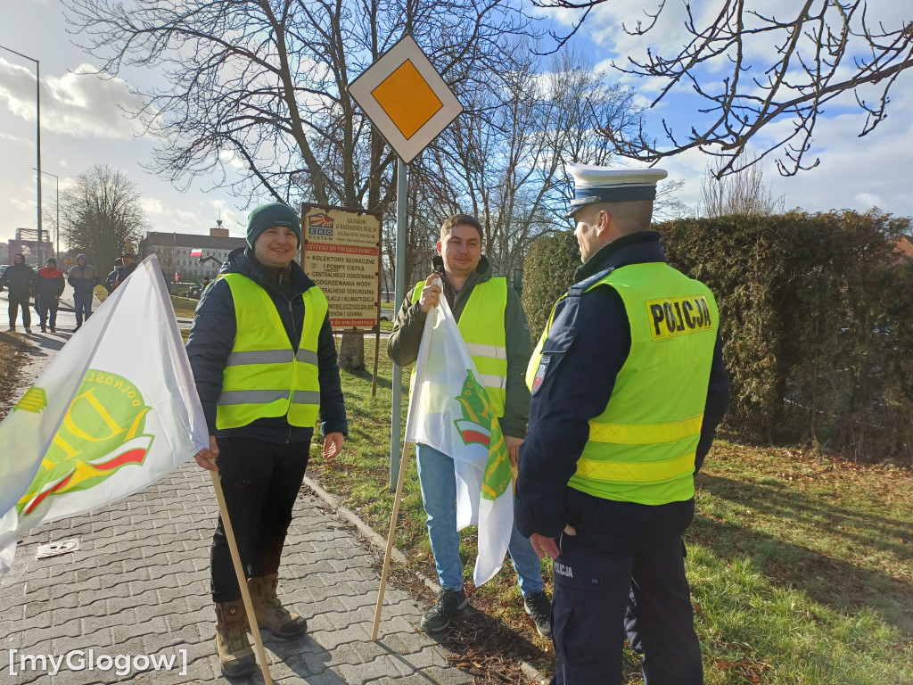 Ponad 200 rolników i 100 ciągników w Głogowie. Dwa razy więcej niż zapowiadali
