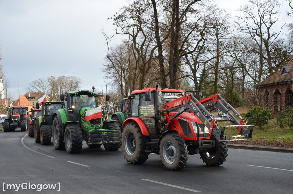 Ponad 200 rolników i 100 ciągników w Głogowie. Dwa razy więcej niż zapowiadali