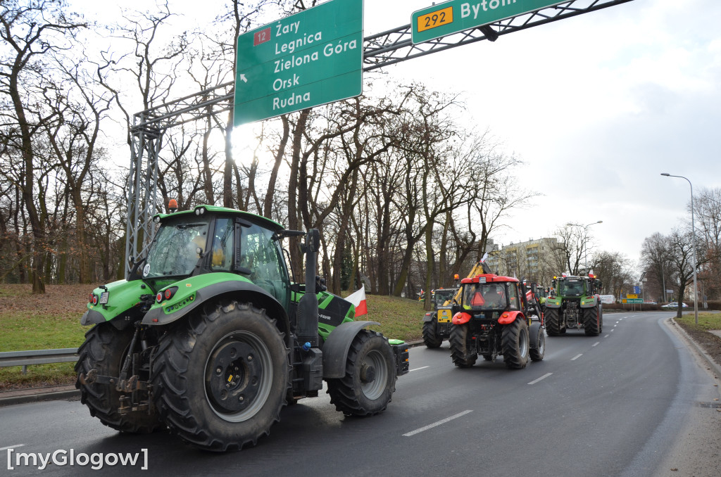 Ponad 200 rolników i 100 ciągników w Głogowie. Dwa razy więcej niż zapowiadali