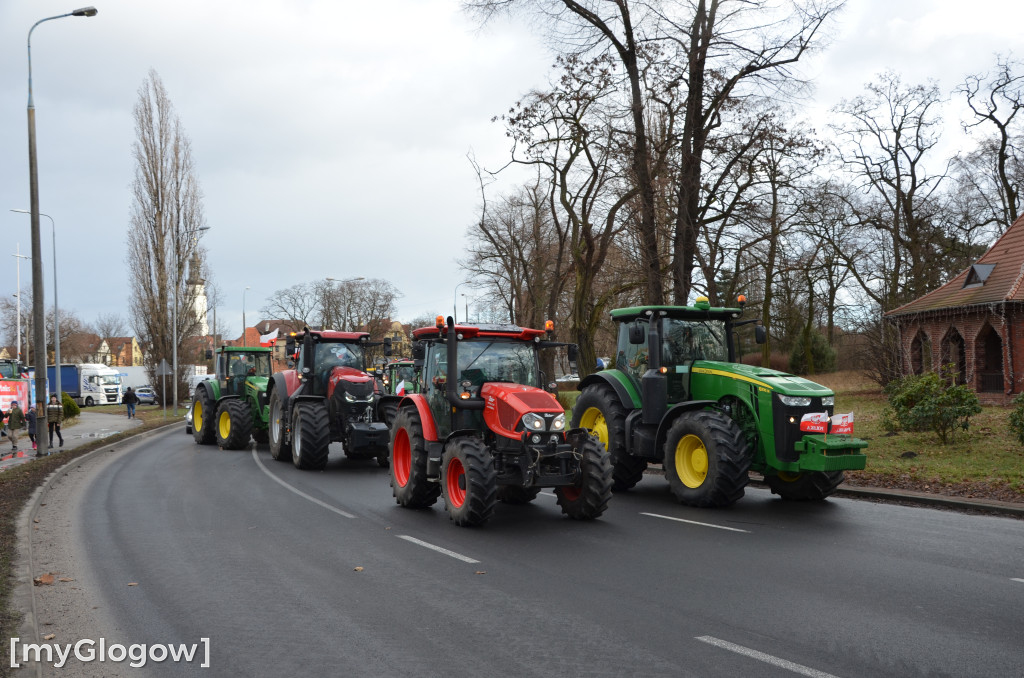 Ponad 200 rolników i 100 ciągników w Głogowie. Dwa razy więcej niż zapowiadali