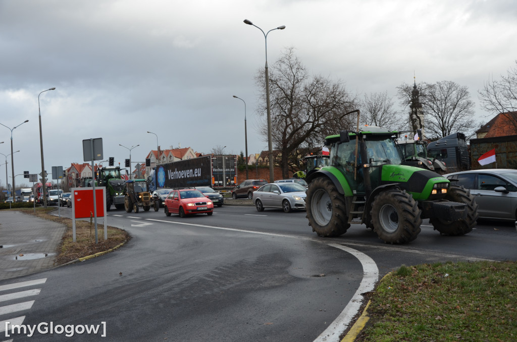 Ponad 200 rolników i 100 ciągników w Głogowie. Dwa razy więcej niż zapowiadali