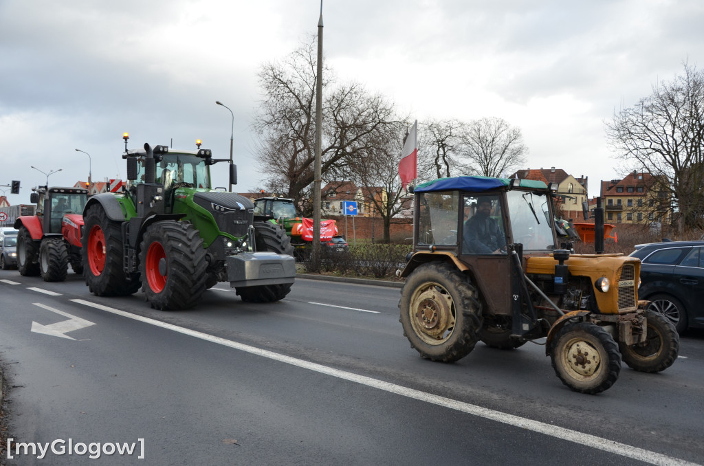 Ponad 200 rolników i 100 ciągników w Głogowie. Dwa razy więcej niż zapowiadali