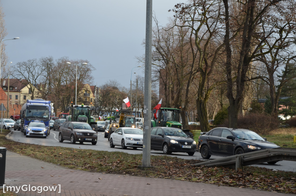Ponad 200 rolników i 100 ciągników w Głogowie. Dwa razy więcej niż zapowiadali