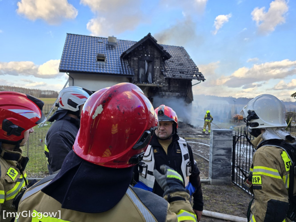 Pożar domu w Ułanowie. Poparzony właściciel w szpitalu