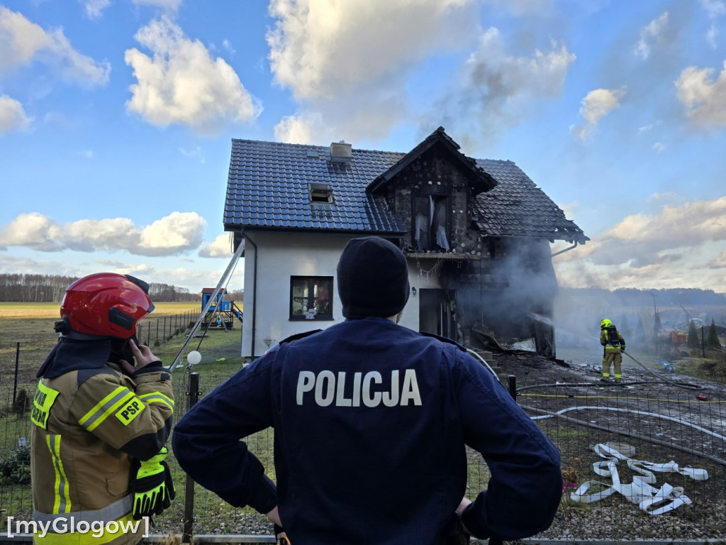 Pożar domu w Ułanowie. Poparzony właściciel w szpitalu