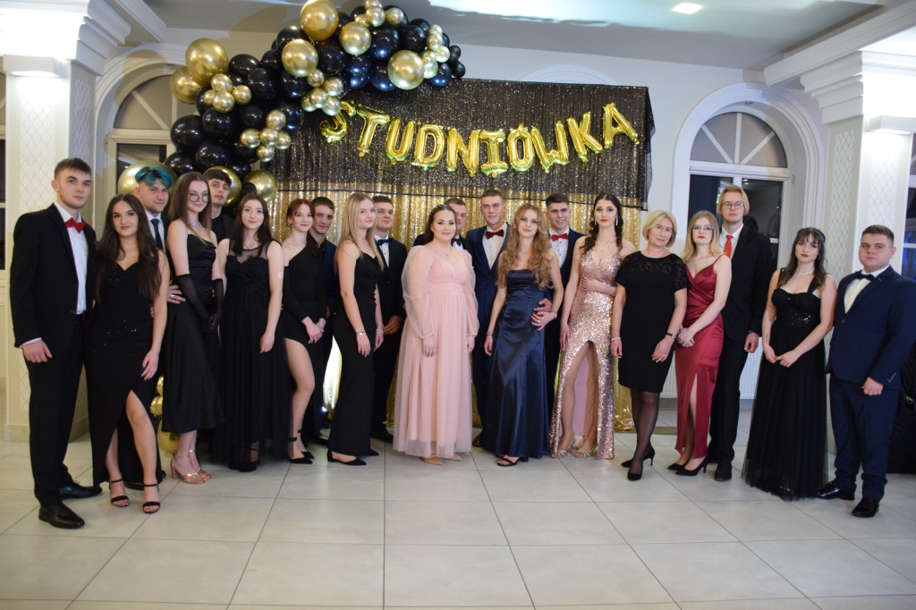 Studniówka samochodówki - budowlanki z Głogowa