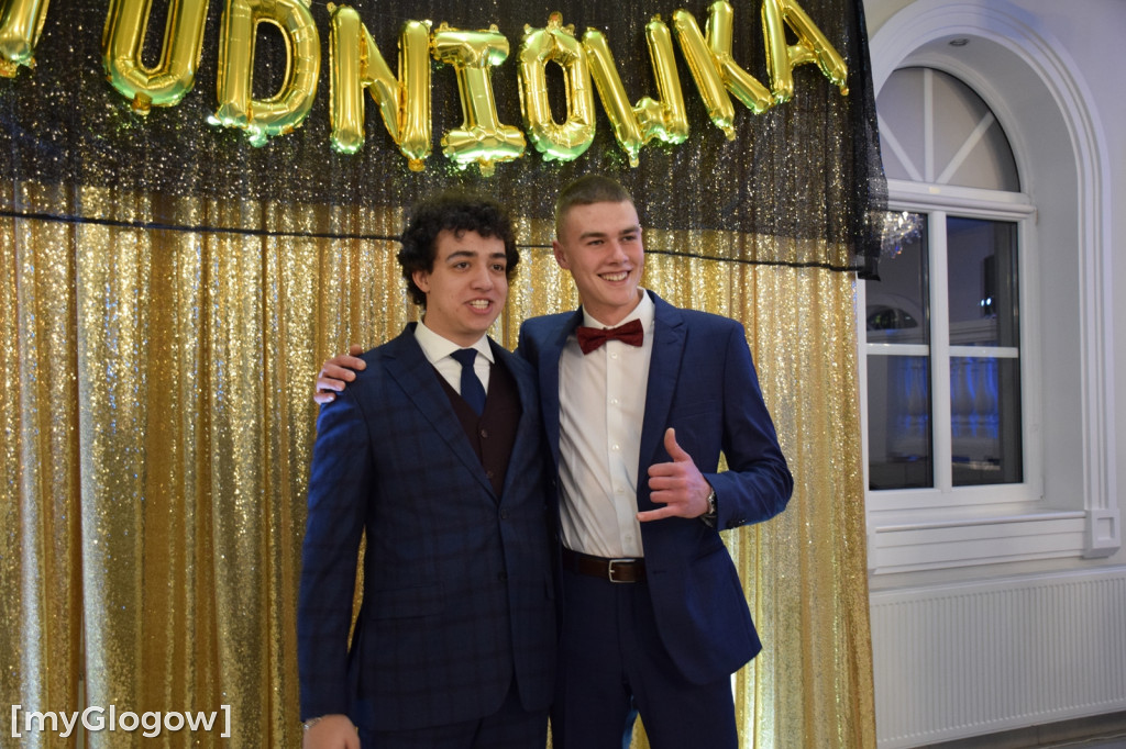 Studniówka samochodówki - budowlanki z Głogowa