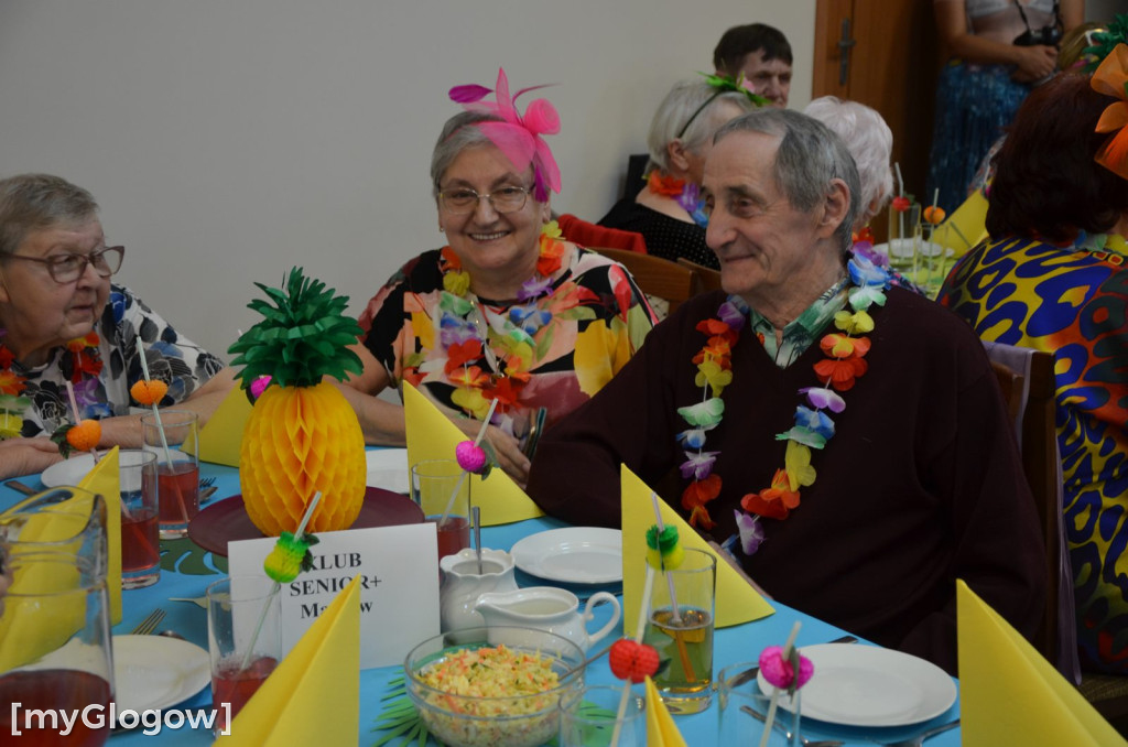 Bajeczny bal seniorów gminy Jerzmanowa w hawajskich klimatach