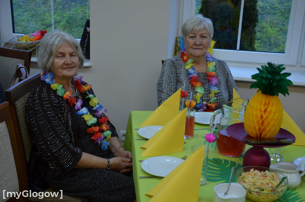 Bajeczny bal seniorów gminy Jerzmanowa w hawajskich klimatach