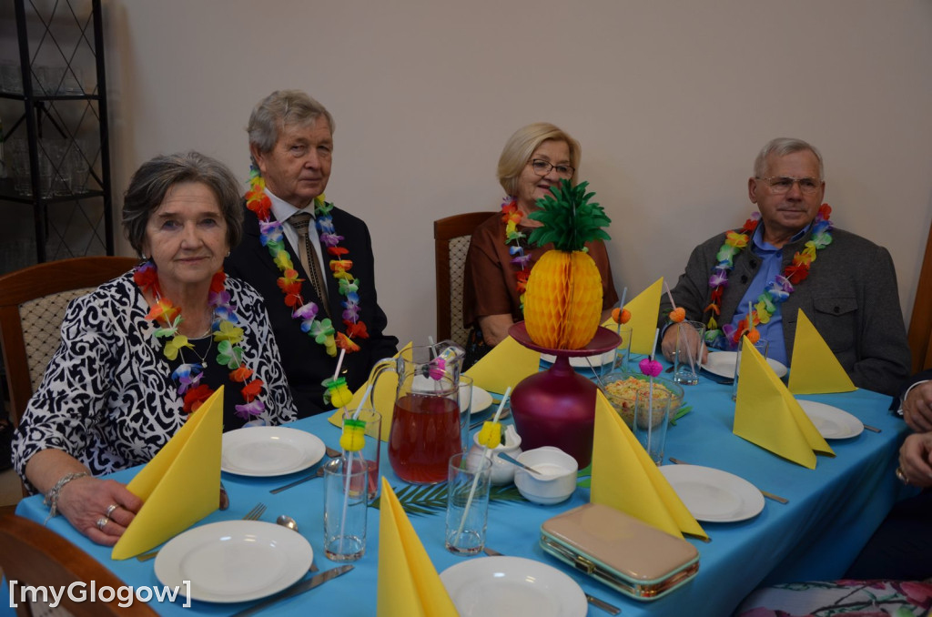 Bajeczny bal seniorów gminy Jerzmanowa w hawajskich klimatach