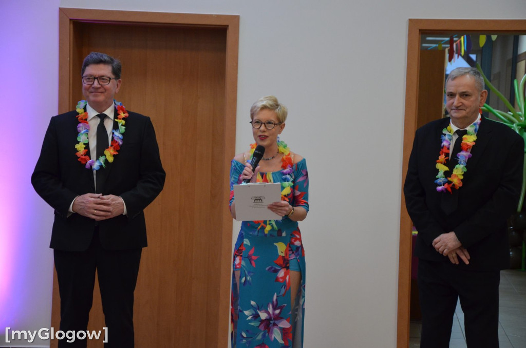 Bajeczny bal seniorów gminy Jerzmanowa w hawajskich klimatach