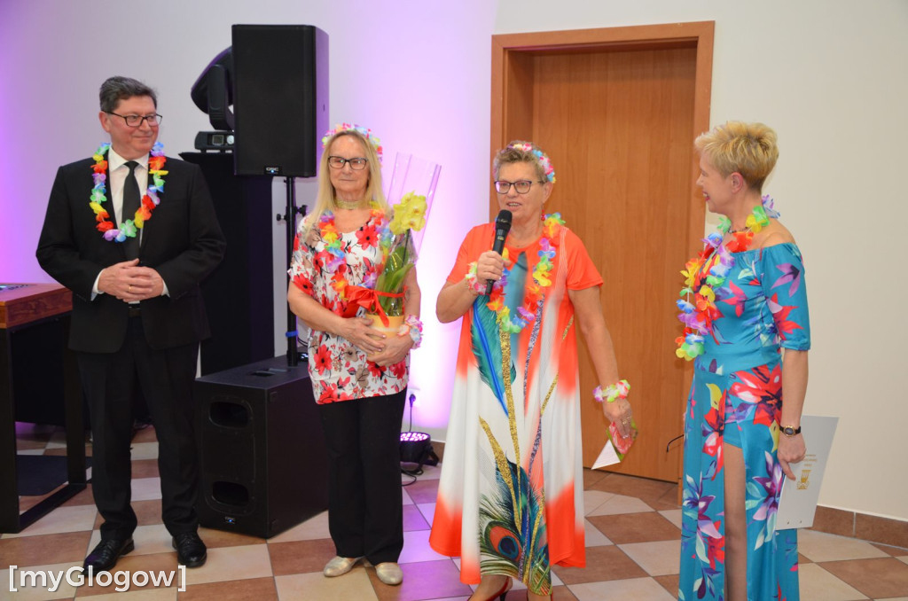 Bajeczny bal seniorów gminy Jerzmanowa w hawajskich klimatach