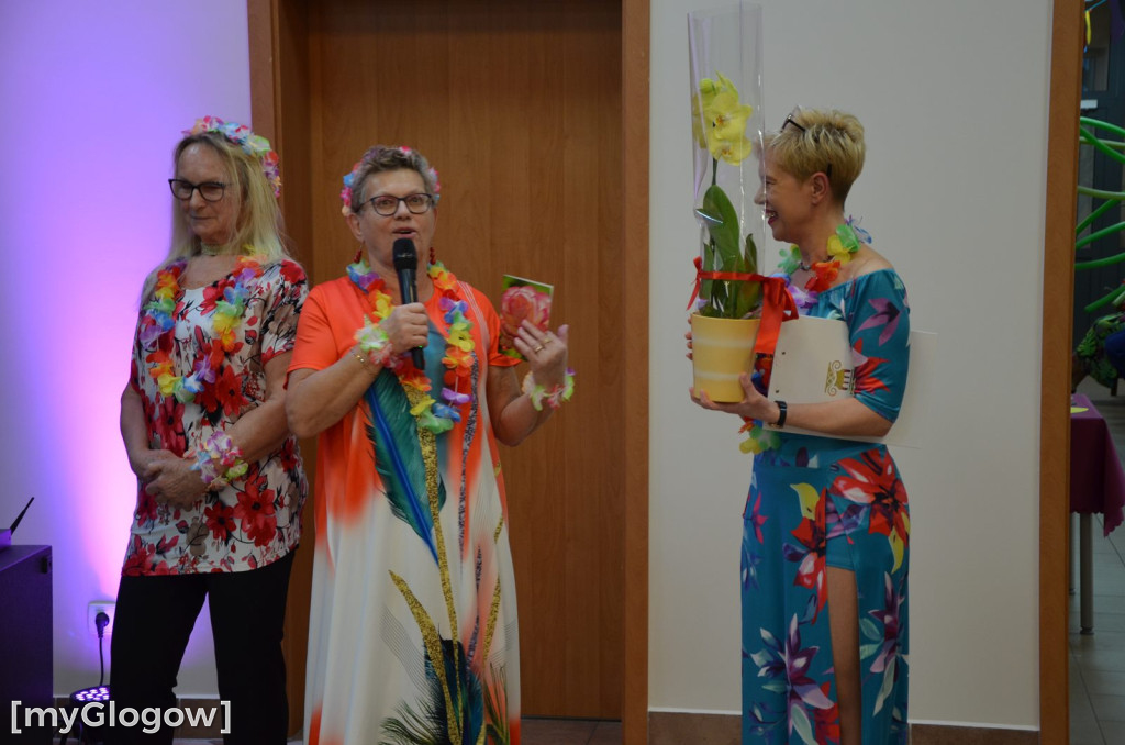 Bajeczny bal seniorów gminy Jerzmanowa w hawajskich klimatach