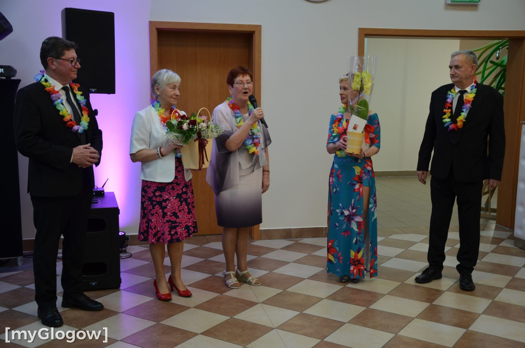 Bajeczny bal seniorów gminy Jerzmanowa w hawajskich klimatach