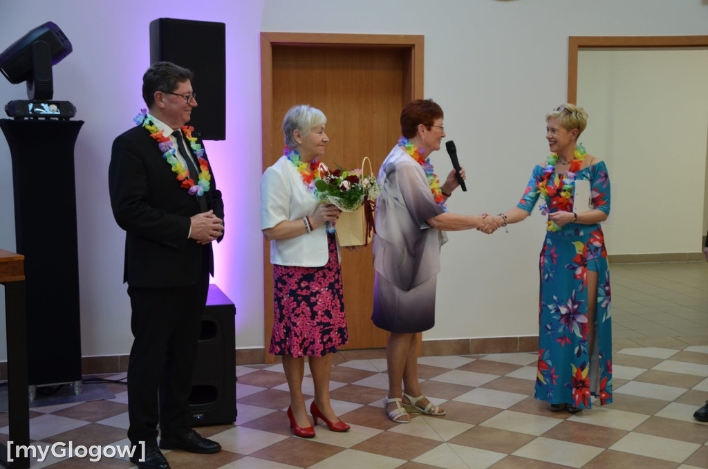 Bajeczny bal seniorów gminy Jerzmanowa w hawajskich klimatach