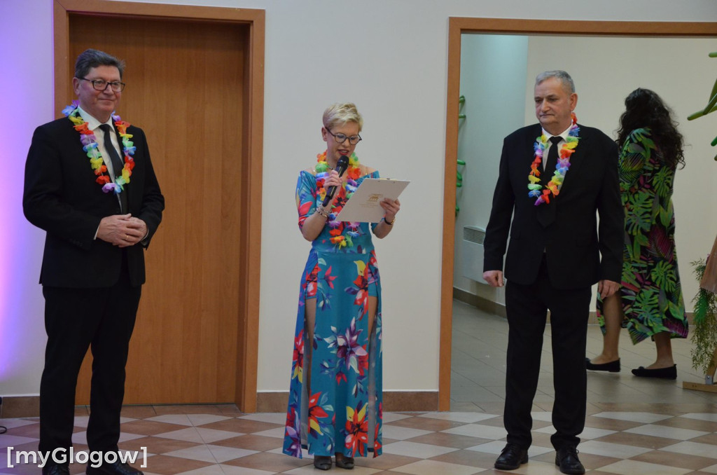 Bajeczny bal seniorów gminy Jerzmanowa w hawajskich klimatach