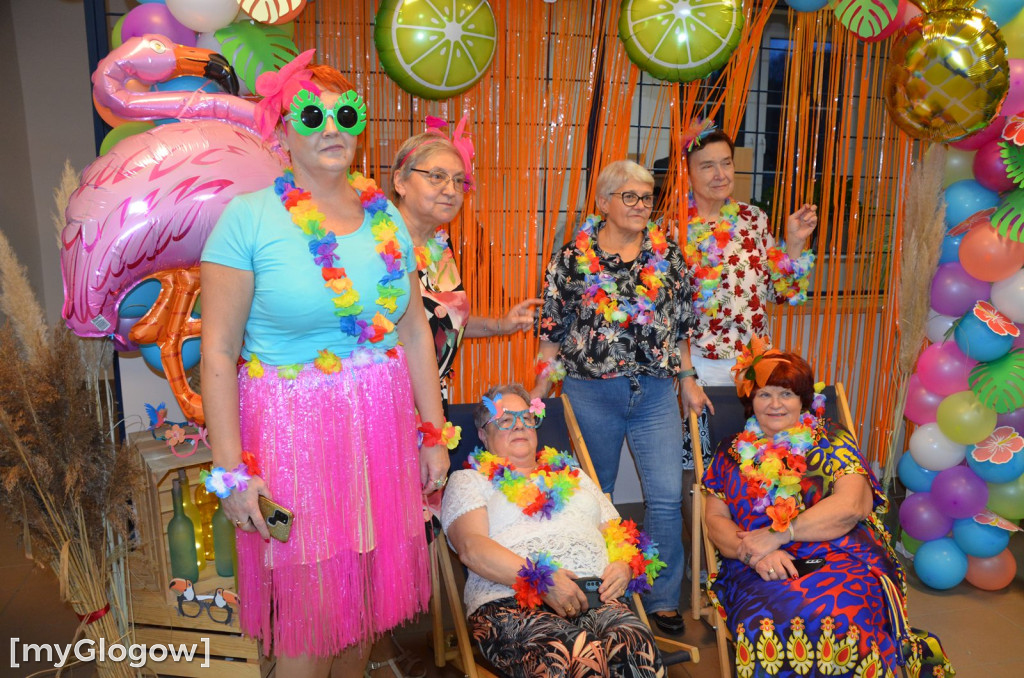 Bajeczny bal seniorów gminy Jerzmanowa w hawajskich klimatach